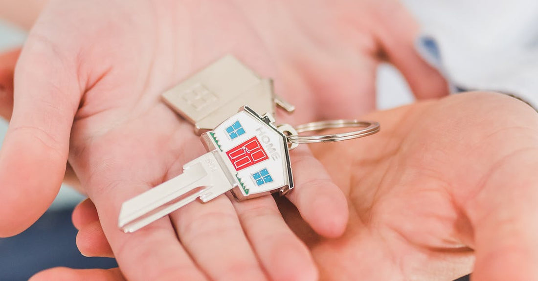 5 Personalized Housewarming Gifts to Make Their New House Feel Like Home - MAOS Solutions